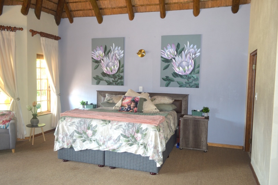 5 Bedroom Property for Sale in Wilkoppies North West